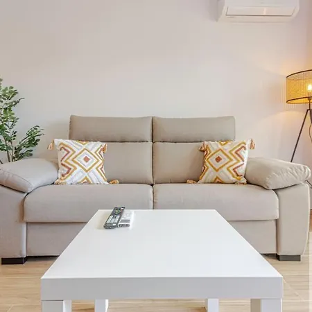 Wonderful Benalbeach Recently Refurbished Apartment Benalmádena